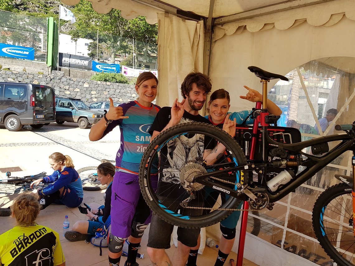 Das erste Mal durften wir unseren eigenen Mechaniker mitnehmen und wir haben die Chance gepackt, unseren guten Freund Pascal dafür einzuspannen! Gute Arbeit mein Freund, DANKE!!