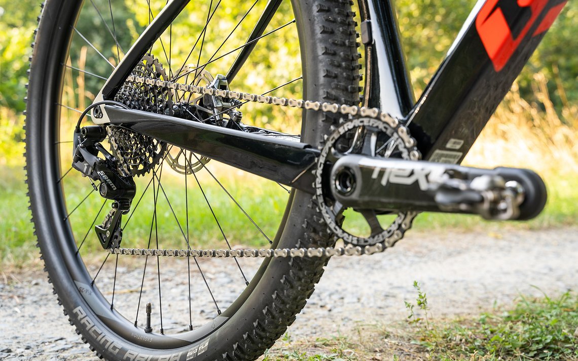 Geschaltet wird mit einer SRAM X1 11-fach Schaltgruppe ...