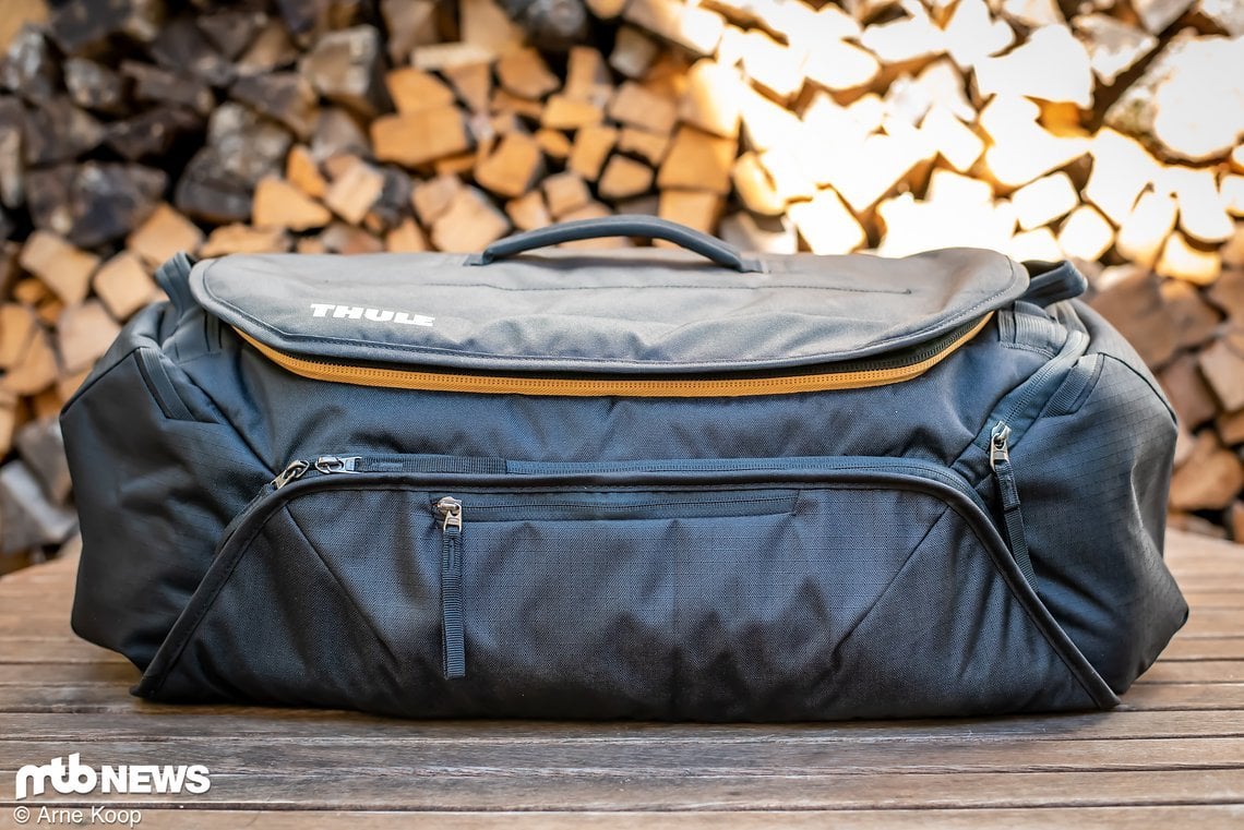 Wer auf der Suche nach einer perfekt organisierten Tasche für seine Bike-Ausflüge ist, sollte die Thule RoundTrip Bike Duffel-Tasche mal genauer ins Auge fassen.