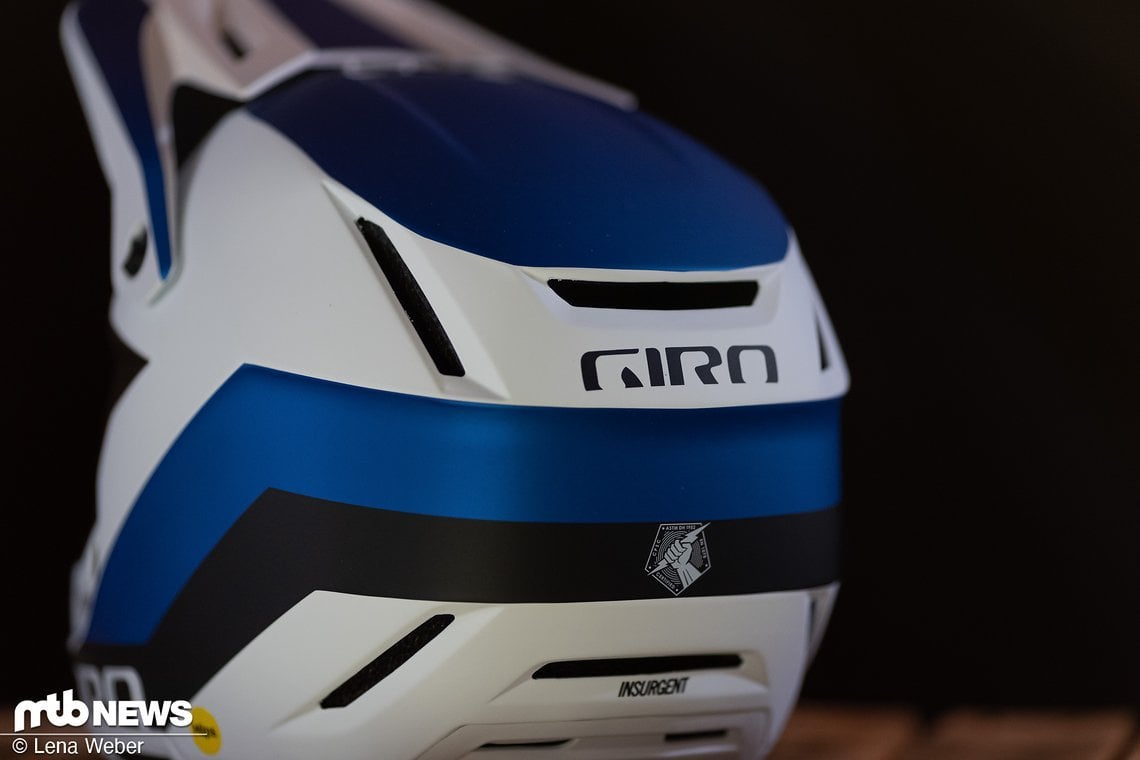 ... insgesamt 20 Belüftungsöffnungen verteilen sich über den Fullface MTB-Helm.