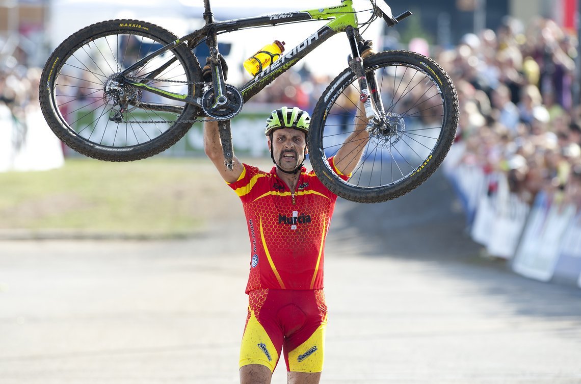 Der WM-Titel 2010! Hermida wird endgültig zur Legende.