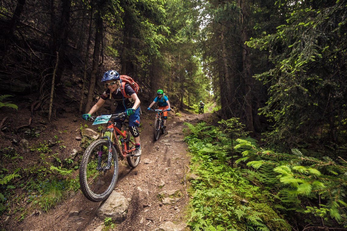 Je nach Routenwahl (die ist frei) kann man fast jeden Meter der Rennen über feine Singletrails fahren