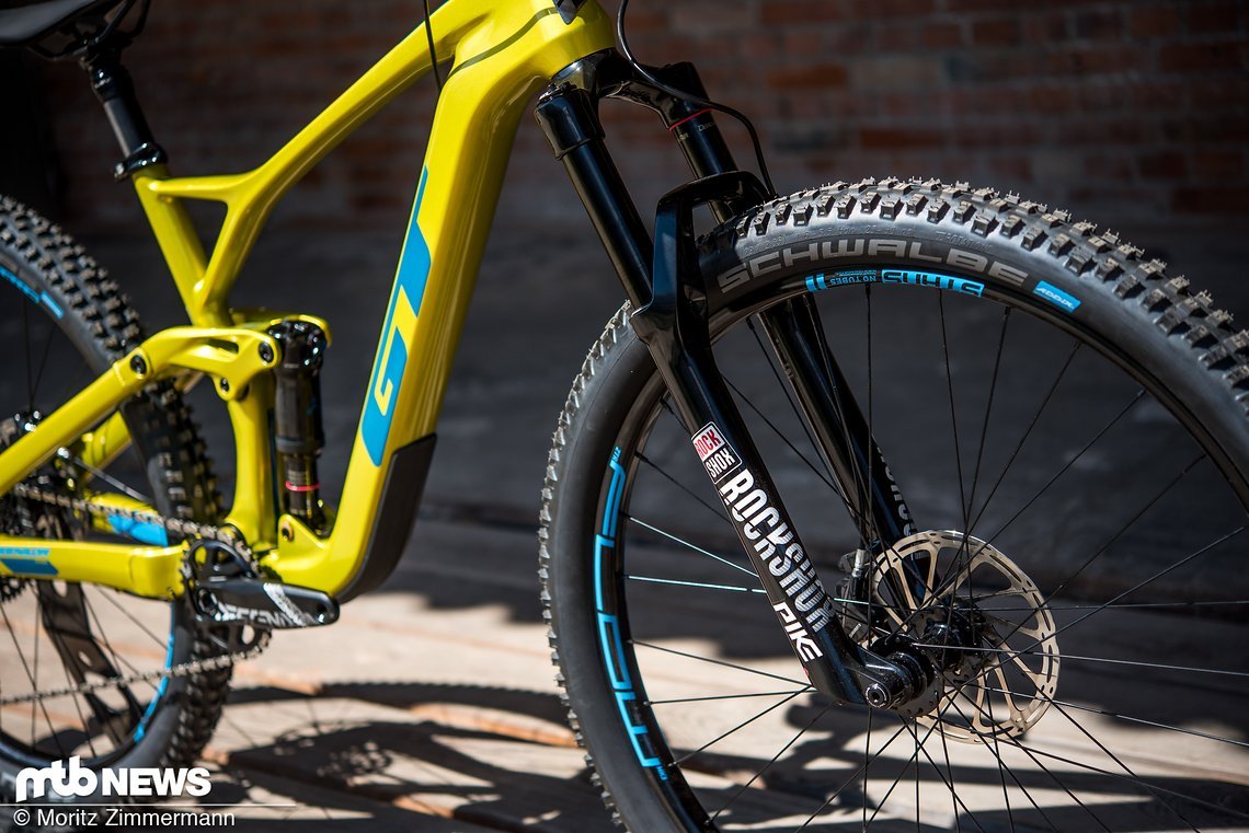 Mit den 130 mm Federweg am Heck soll an der Front eine RockShox Pike-Federgabel mit ebenfalls 130 mm Hub harmonieren.