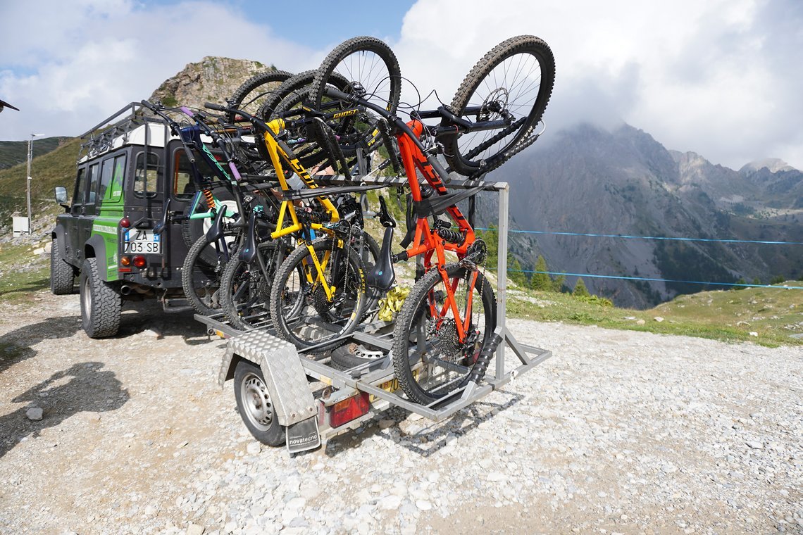 Wer Kraft sparen möchte, kann auch ein Shuttle buchen