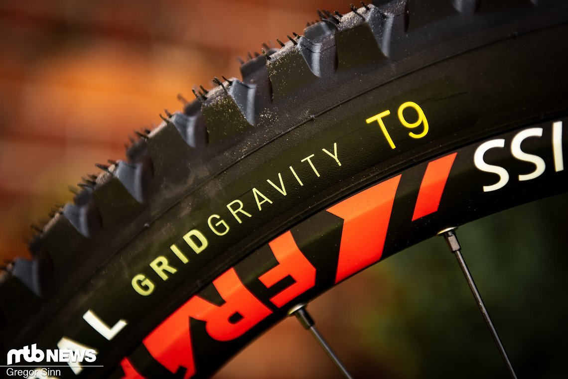 Den Downhill-Reifen gibt es ausschließlich mit Grid Gravity-Karkasse und der weichen T9-Gummimischung zu kaufen.
