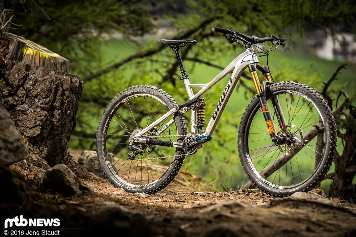 Wir konnten das Ghost SL AMR X vom silbernen Prototypen …