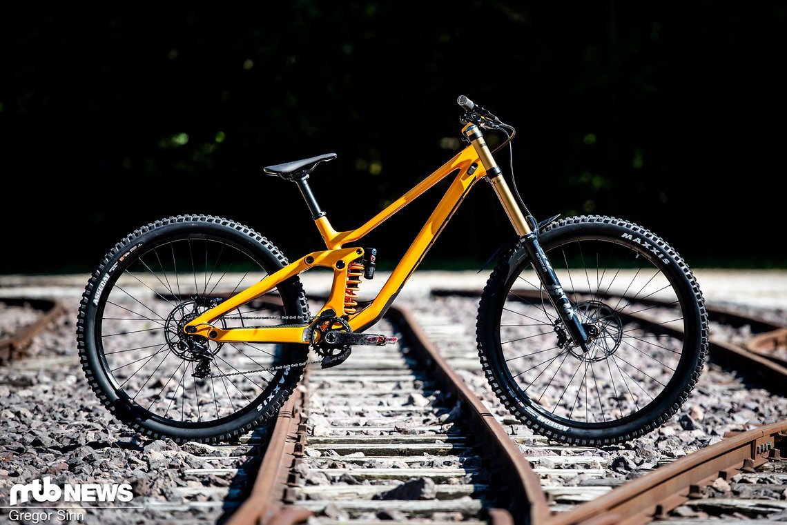 Mit dem Scott Gambler Tuned stellen die Schweizer ein reinrassiges Downhill-Racebike vor.