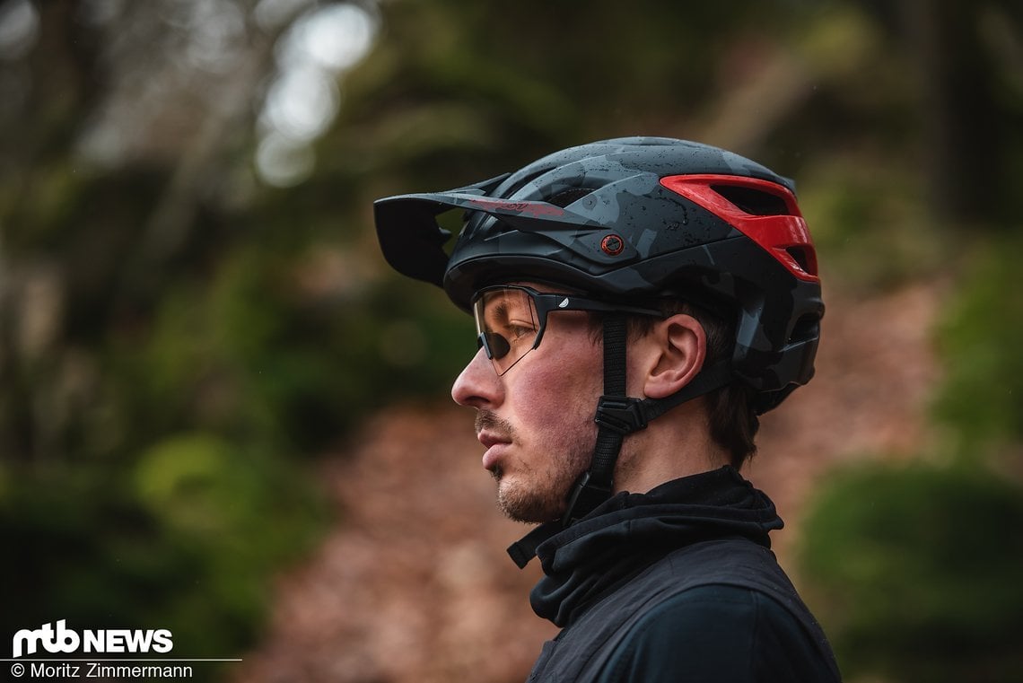 Der neue Troy Lee Designs A3-Helm richtet sich an Trailbiker und Enduristen und soll so bequem sein, dass man ihn gar nicht mehr absetzen möchte.