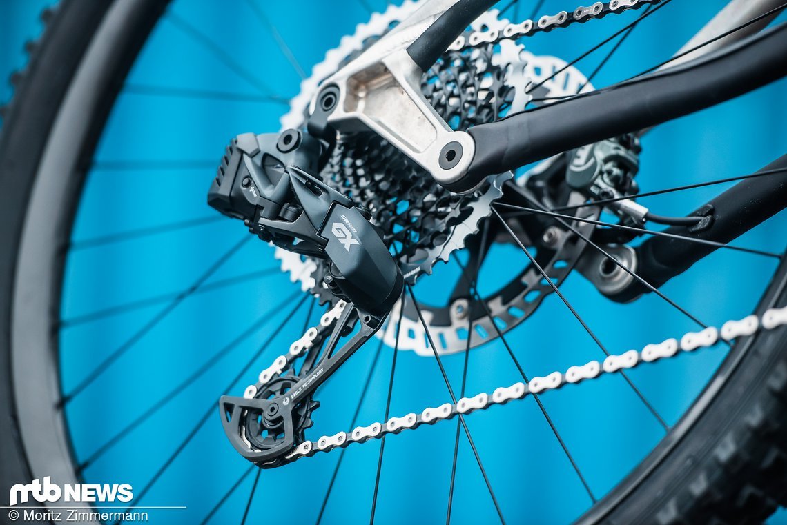Die neue SRAM GX Eagle AXS-Gruppe ist für knackige Gangwechsel zustädnig.