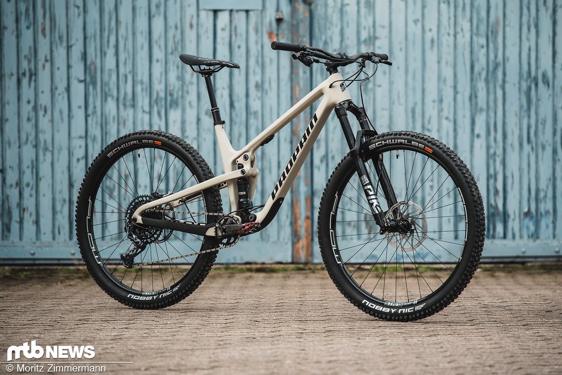 Das neue Propain Hugene rollt auf 29"-Laufrädern und verfügt über 140 mm Federweg am Heck