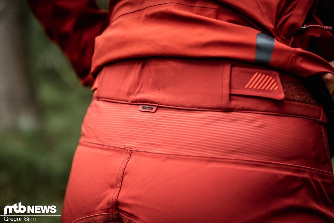 Unter dem Bund hat die Endura-Hose einen elastischen Einsatz.