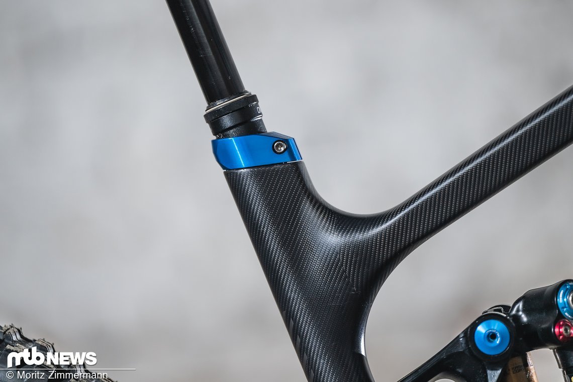 Eine OneUp Vario-Sattelstütze mit 210 mm Hub erleichterte dem langbeinigen Tester das Leben.