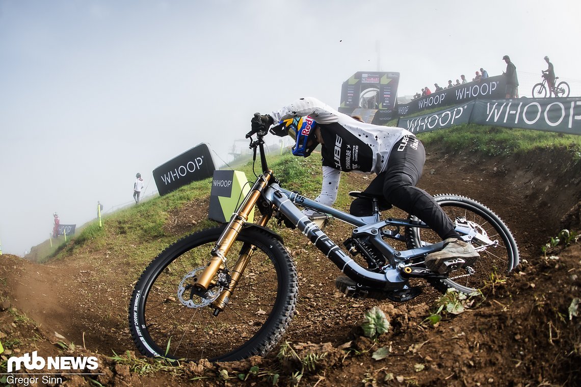 Es war nicht der Tag von Jess Blewitt: Beim Weg zum Final-Run hat sich die Neuseeländerin die Birne so fest an der Türkante des Team-Trucks angehauen, dass sie eine Wunde davongetragen hat