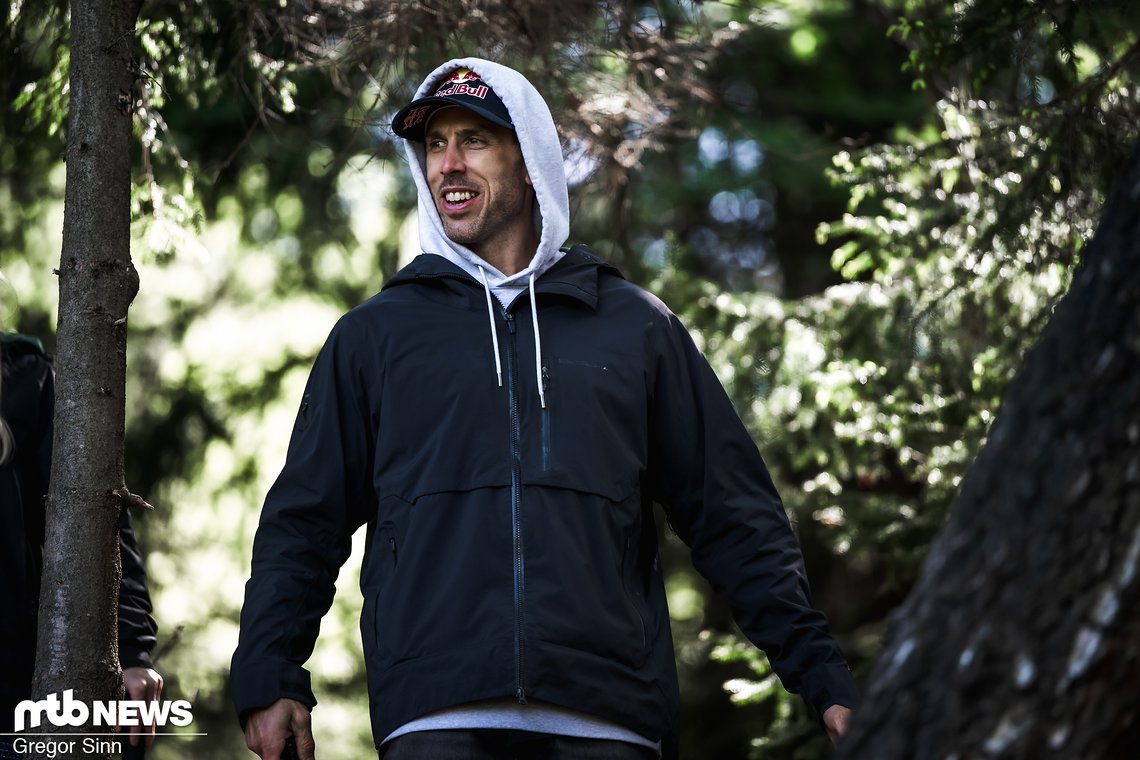 Gee Atherton war vor Ort, um das Team zu supporten.