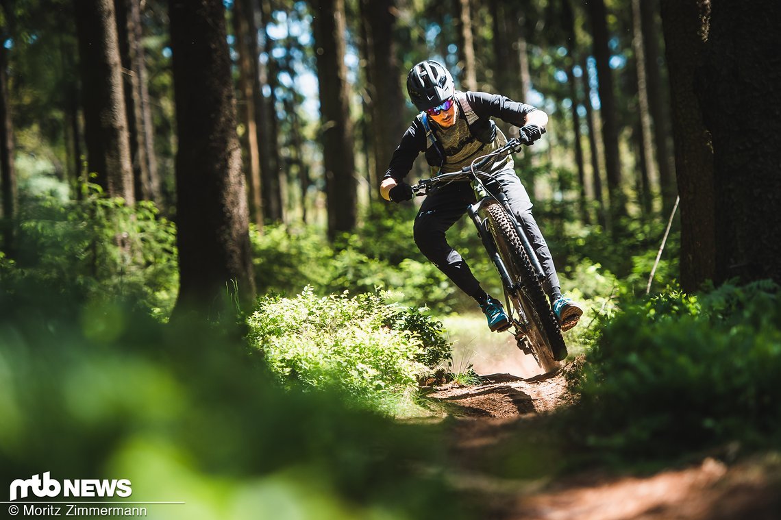 Die Camelbak Chase Bike Vest liegt eng am oberen Rücken an und kann mit einem hohen Tragekomfort begeistern.