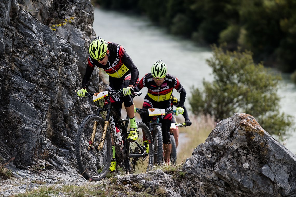 Kurz vor dem letzten Anstieg ging es auf einem technisch anspruchsvollen, welligen Trail in Richtung Uphill. Kurz vor dem letzten Anstieg ging es auf einem technisch anspruchsvollen, welligen Trail in Richtung Uphill.
