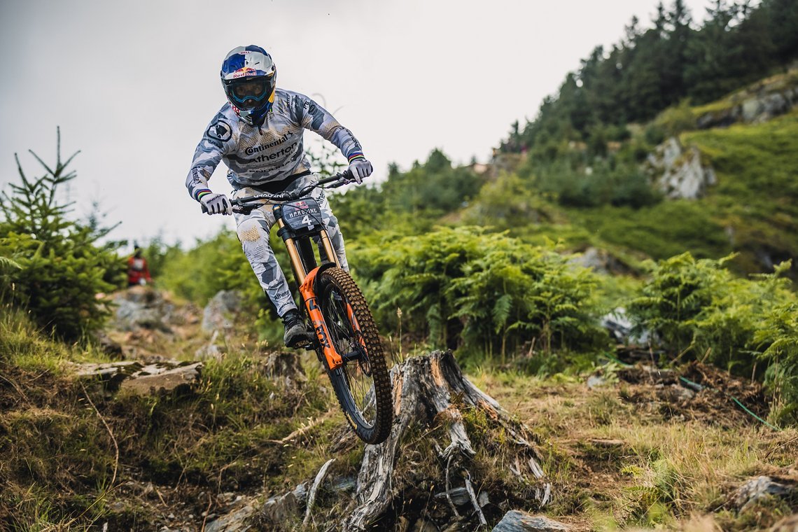 Gee Atherton scheint sich mittlerweile von seinem extrem harten Sturz vor einigen Jahren erholt zu haben
