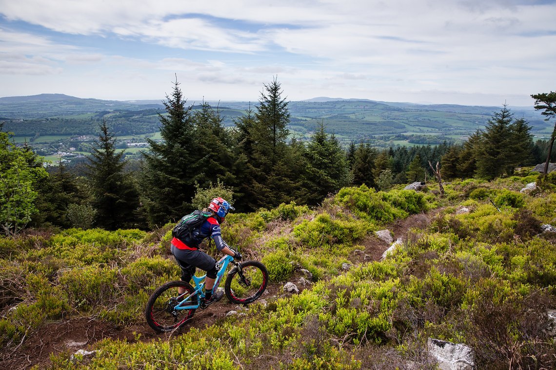 Im obersten Teil starteten die Trails stets felsig und eher verblockt ehe es in eine Buschlandschaft und später in den dichten fast schon tropischen Eukalyptus Wald überging