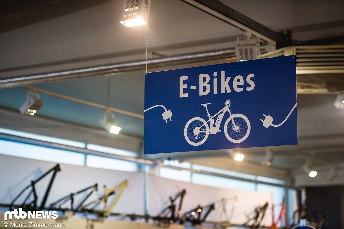 Natürlich sind auch E-Bikes ein wichtiges Thema bei Hibike. Durch die Popularität der motorisierten Bikes hat sich die Kundschaft erweitert.