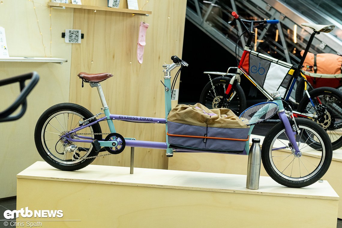 Wer erinnert sich noch an die Schulbücher-Debatte – Rucksäcke dürfen nicht zu schwer werden – endless bike sieht keine Probleme, sondern nur Lösungen...