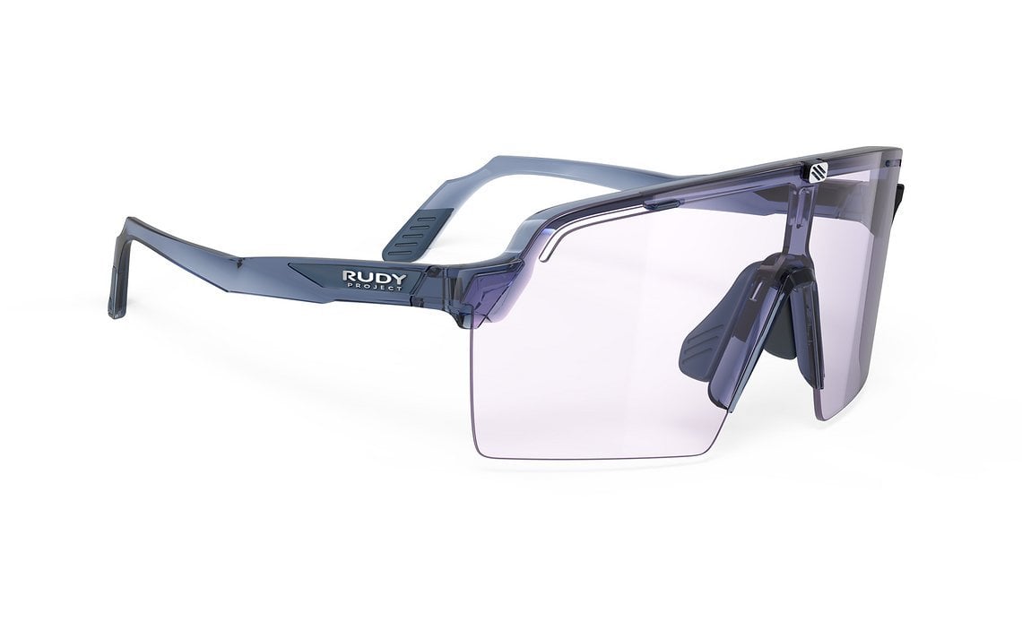 Erhältlich sind verschiedene Gläseroptionen wie verspeigelte RP Optics Multilaser-Gläser und photochome ImpactX Gläser.