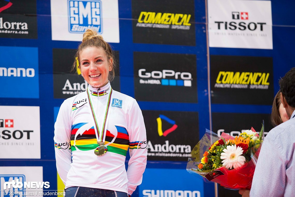 Danach strahlte sie wieder über ihren erstem WM-Titel in der Elite auf dem MTB.