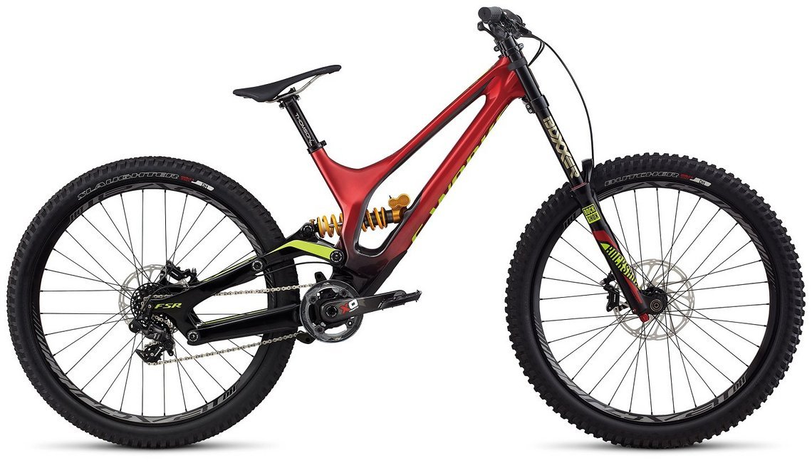 Das 2017er S-Works Specialized Demo sieht dem Vorgänger sehr ähnlich, kommt nun allerdings mit schwarz-rotem Farbverlauf und neongelben Akzenten