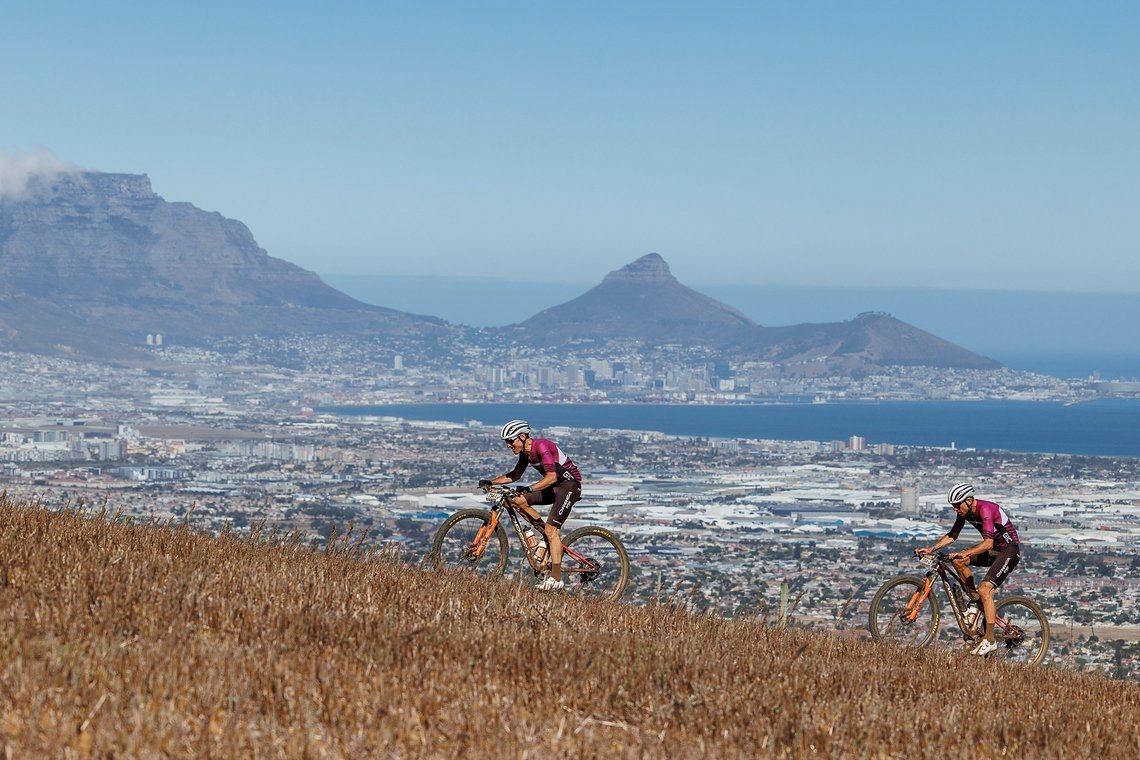 Riders during Stage 1 of the 2025 Absa Cape Epic Mountain Bike stage race held at Meerendal Wine Estate, Cape Town, South Africa on the 17th March 2025. Photo by Sam Clark/Cape Epic
PLEASE ENSURE THE APPROPRIATE CREDIT IS GIVEN TO THE PHOTOGRAPHER AN