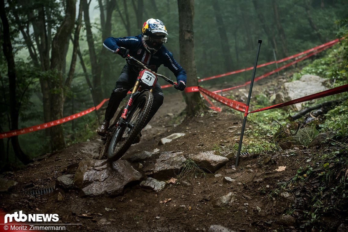 Auch Aaron Gwin feiert in MSA sein Comeback und hat sich dazu sogar ein Prototypenrad mit 27,5" Hinterrad zusammenbauen lassen