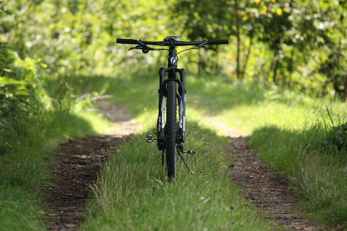 ... und Rock Shox SID Worldcup Brain an der Front