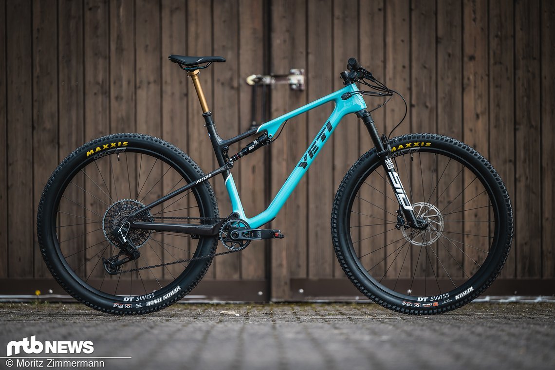 Das Yeti ASR möchte mit 120 / 115 mm Federweg und großzügiger Dropperpost die Herzen der Cross-Country-Fans erobern. Erhältlich ist das ASR in fünf Größen ab 6.299 €.