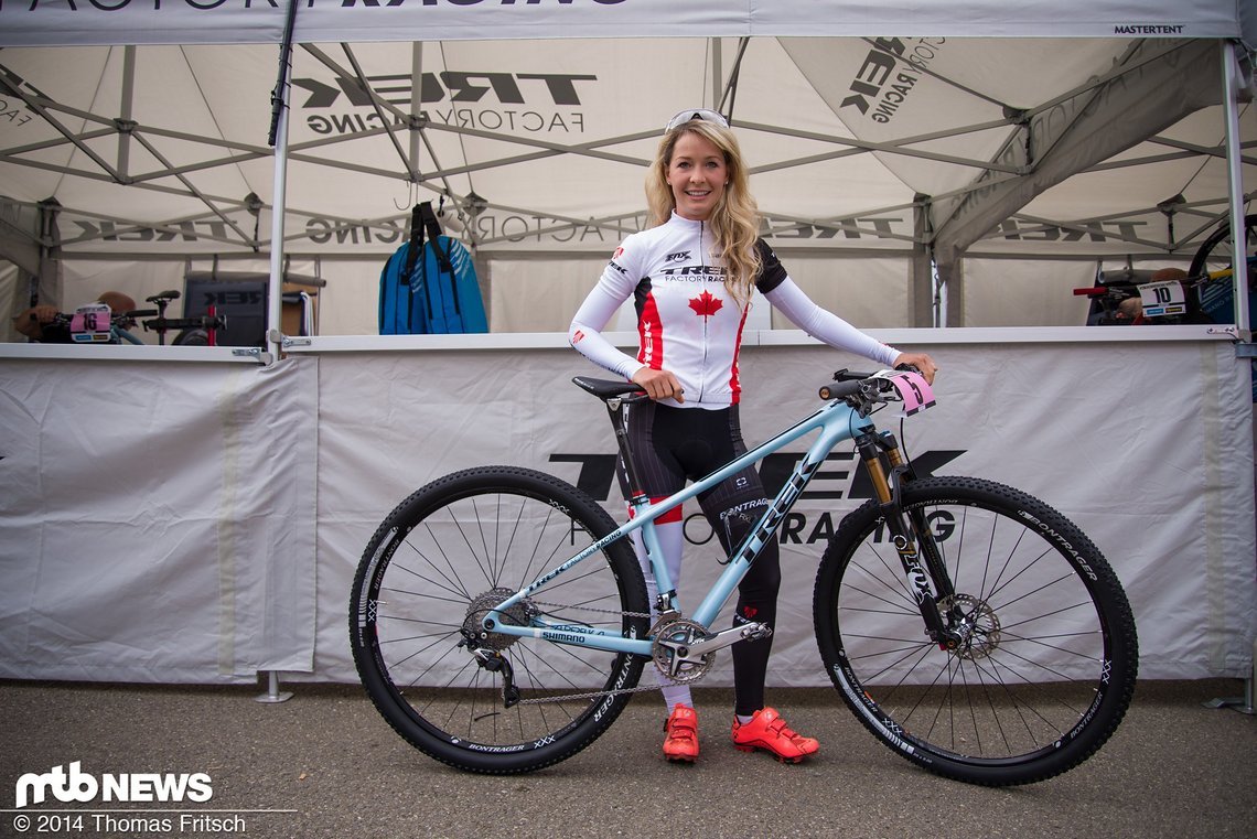 Emily Batty mit ihrem Trek Superfly.