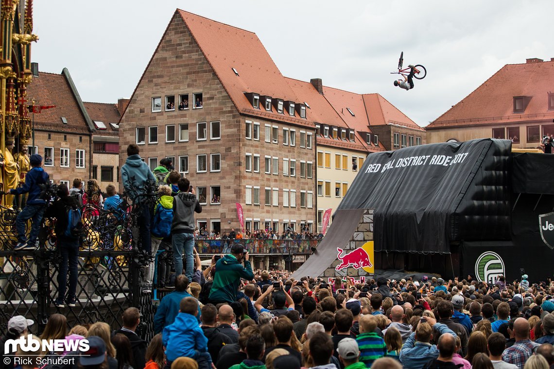 Erik Fedko setzte in seinem zweiten Lauf nochmal ordentlich einen drauf und holte sich mit einem Backflip Triple Barspin auf dem letzten Sprung Rang fünf