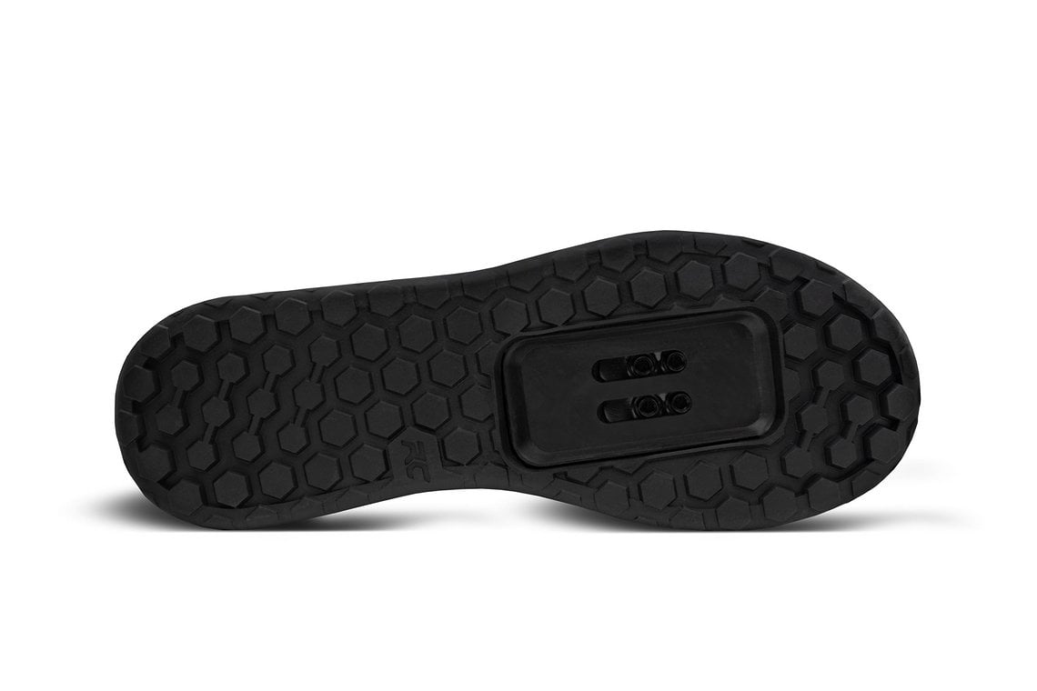 transition-traverse-black-outsole-3500x2335