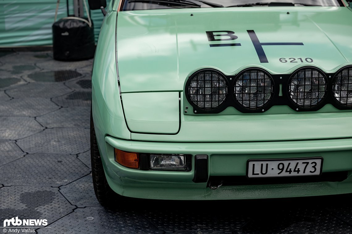 Einen Porsche 944 in schicker Bixs-Optik