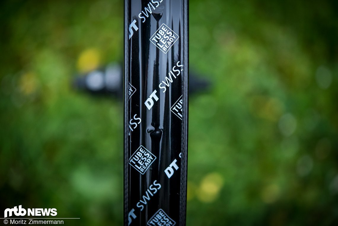 Während man bei der XC-Ausführung die Wahl zwischen 25 mm und 30 mm hat, kommen die All Mountain- und Enduro-Laufräder jeweils mit einer 30 mm-Felge