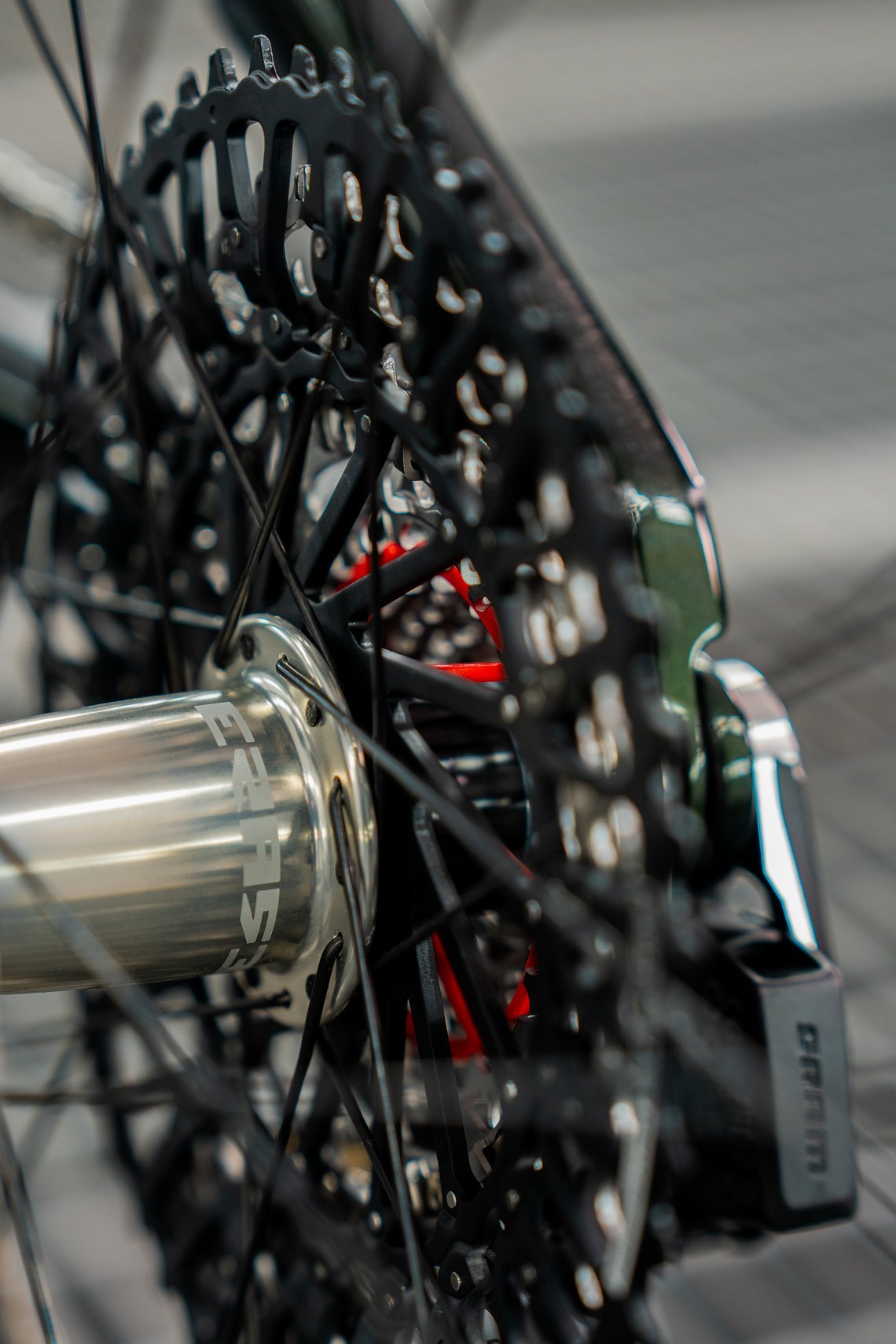 ... und ERASE MTB IS-6 J bend Naben