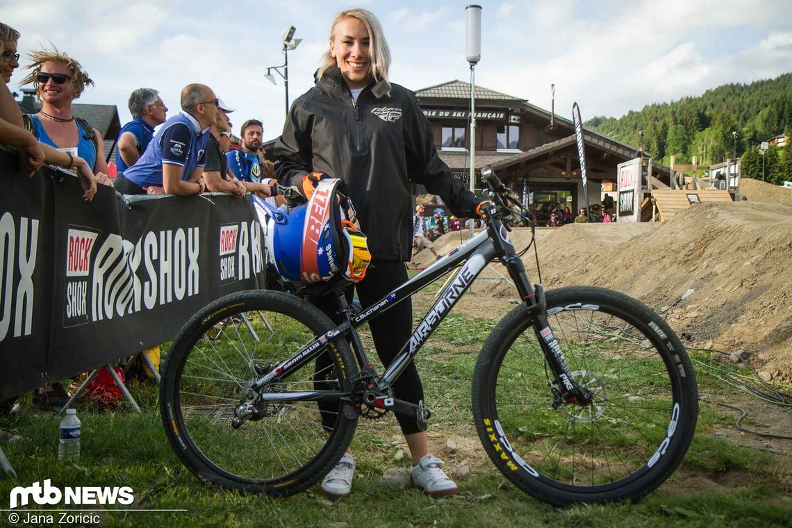Caroline Buchanan mit ihrem Airborne Hardtail