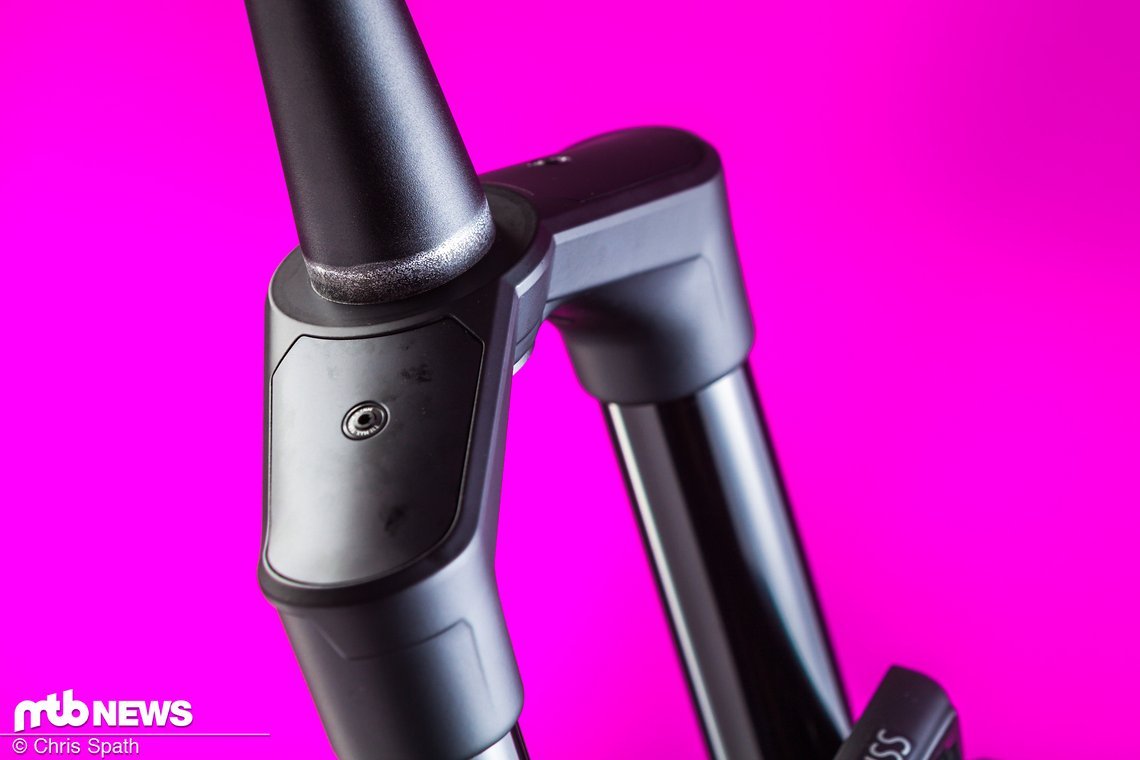 Die DT Swiss F535 One hebt sich vor allem durch ihr Design von der Masse ab