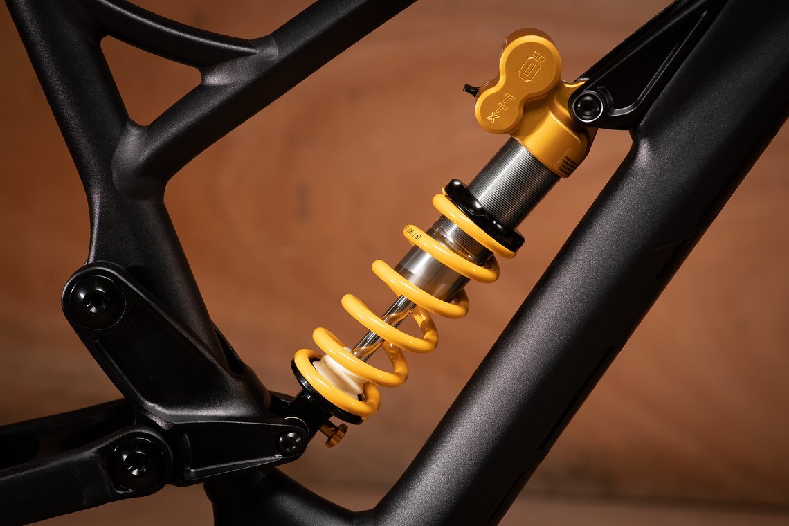 Hier kommt, wer hätte es gedacht, ein Öhlins-Fahrwerk mit Stahlfeder-Dämpfer zum Einsatz.