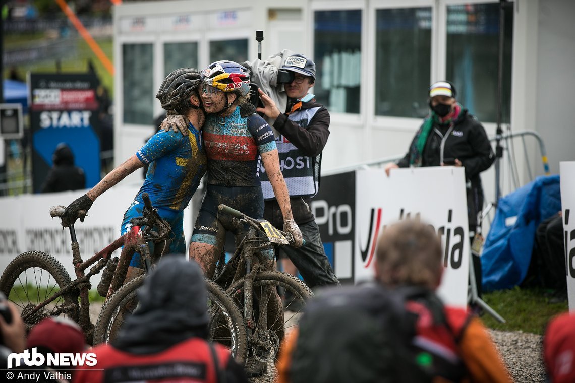 Gute Laune bei Jenny Rissveds und Evie Richards