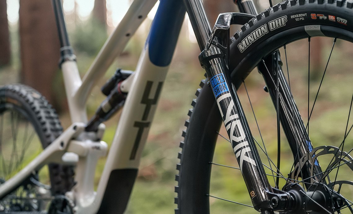 Mit den Ultimate Federelementen von RockShox gibts eigentlich nix zu meckern – vorne die Lyrik ...