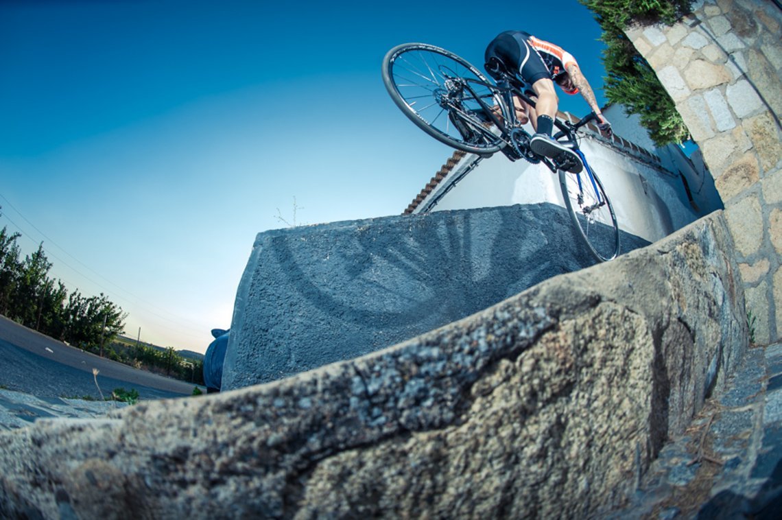 ...oder auch im fakie Nosewheelie