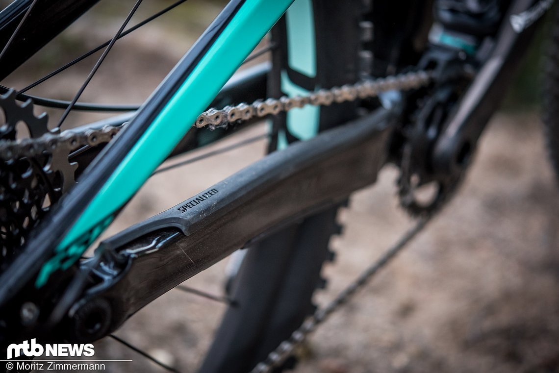 Selbstverständlich verfügt das Enduro Pro 29 über einen dämpfenden Schoner auf der Kettenstrebe …