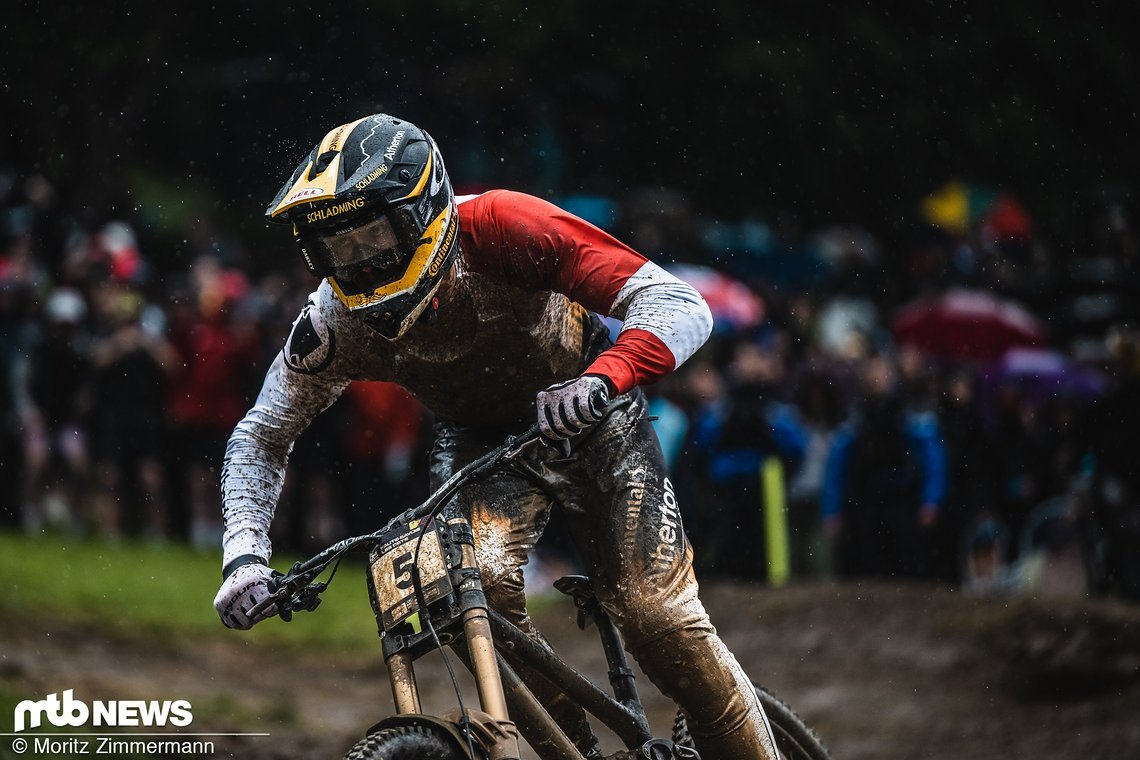 Mit einem unglaublichen Run hat es der Atherton-Fahrer geschafft, Greg Minnaar aus dem Hot Seat zu verdrängen.