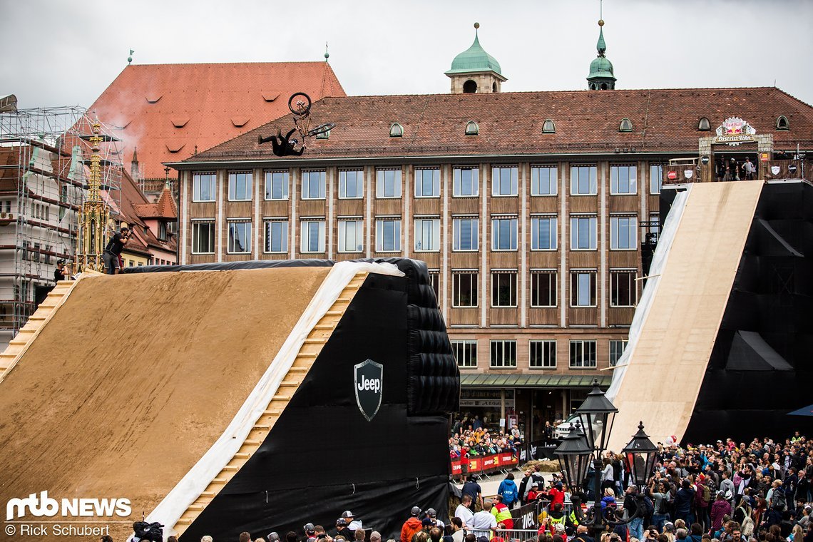 Mit einem Backflip Double Tailwhip beendete Emil Johansson seinen zweiten Lauf, konnte Rogatkins Score aber nicht überbieten und wurde Zweiter