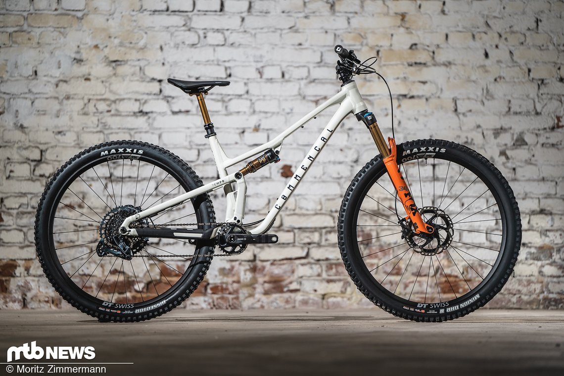 Das Commencal Tempo verfügt über 140 mm Federweg vorn, 125 mm am Heck und rollt auf 29"-Laufrädern