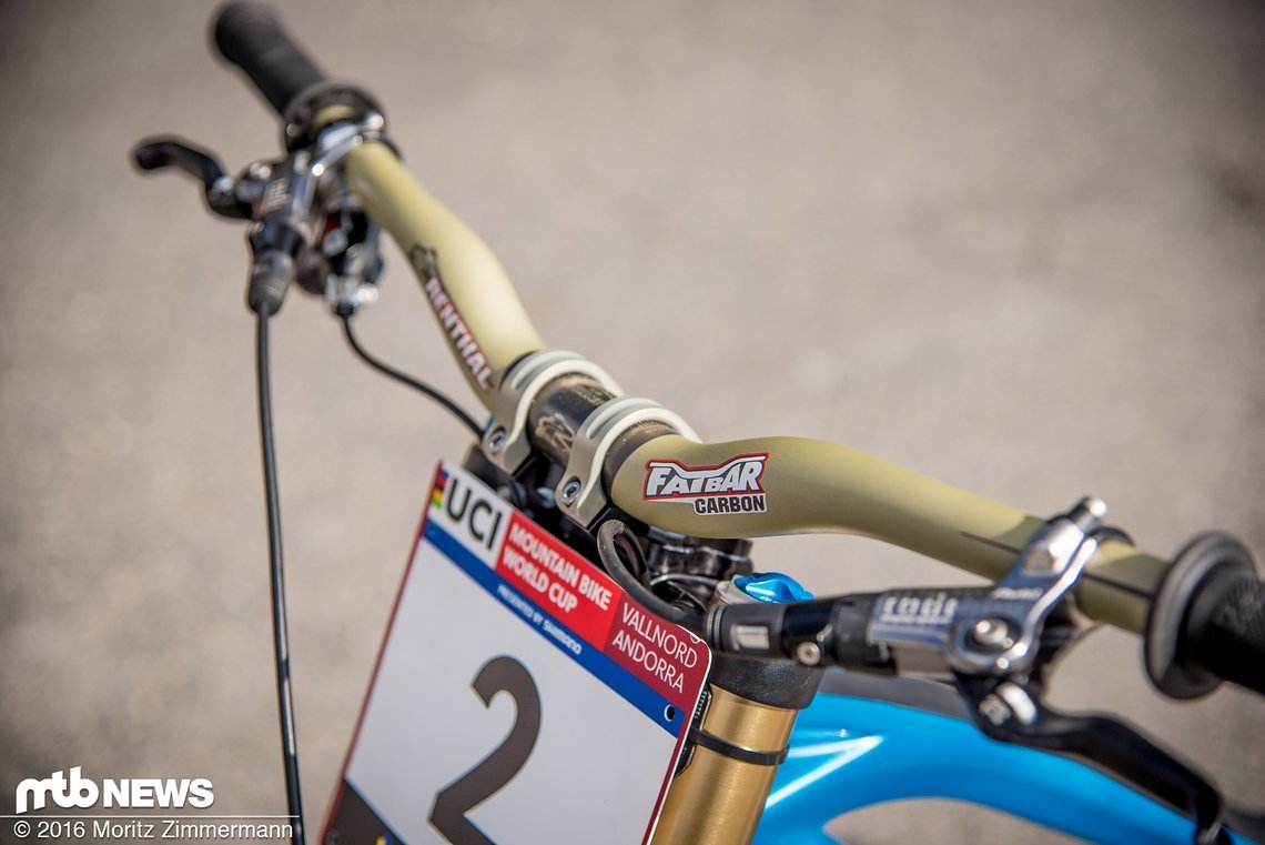 Normalerweise hat der Renthal Fatbar Carbon einen Backsweep von 7 °