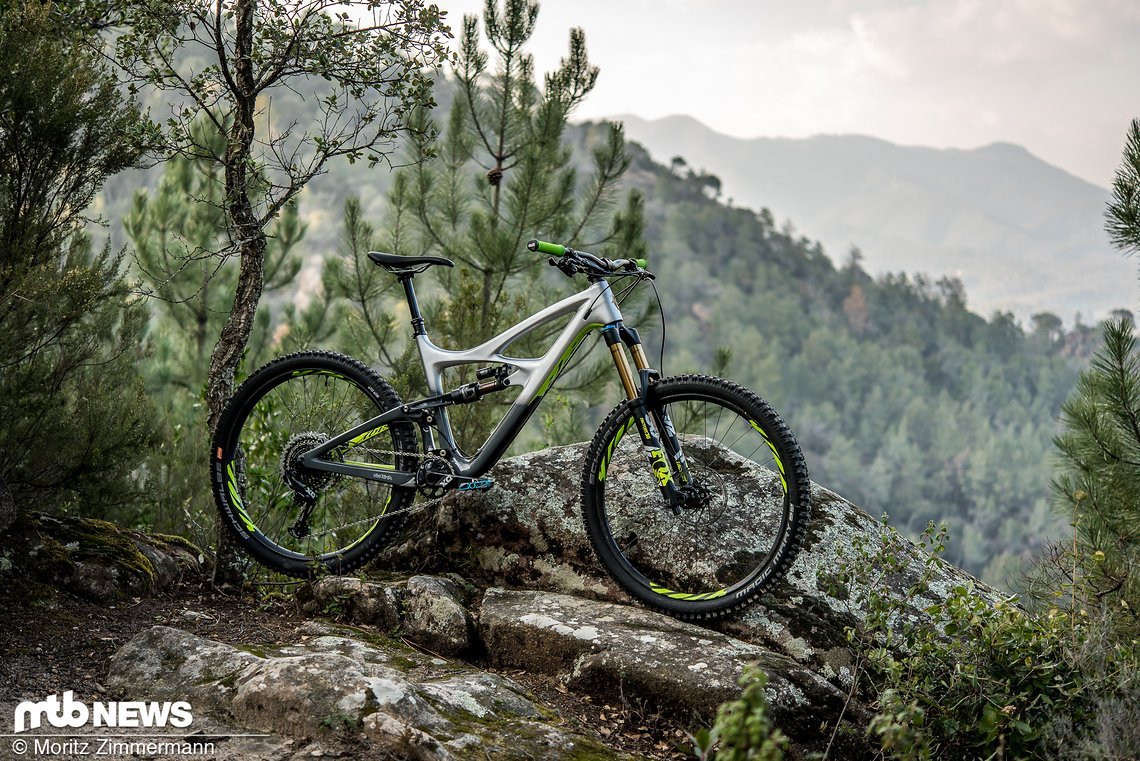 Seit 2006 gibt es bereits das Ibis Mojo, das inzwischen durchaus als moderner Klassiker durchgehen dürfte