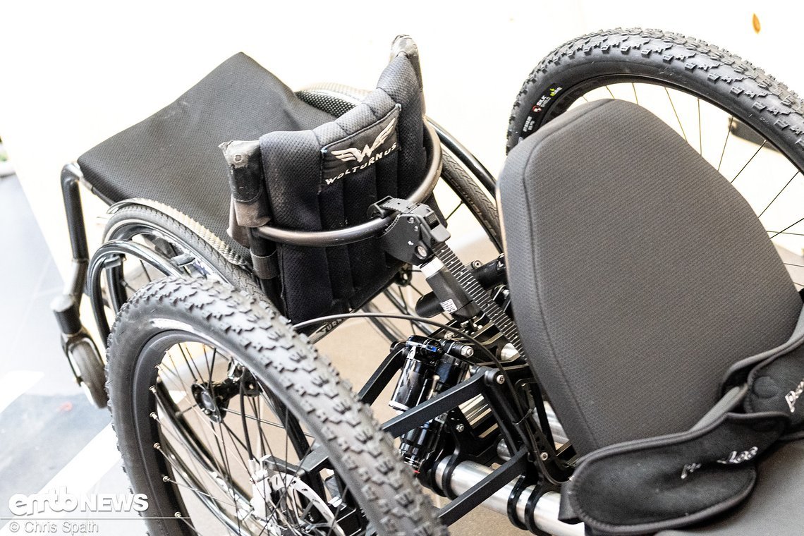 Der Rollstuhl ist immer an Bord – damit man auch unterwegs Mobil bleiben kann.